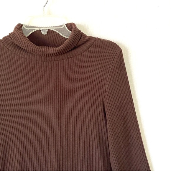 Aritzia The Group by Babaton Traverse Turtleneck - Picture 4 of 10